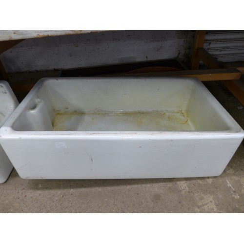 2153C - A 93x52x27cm large white ceramic Belfast sink and one other white ceramic sink