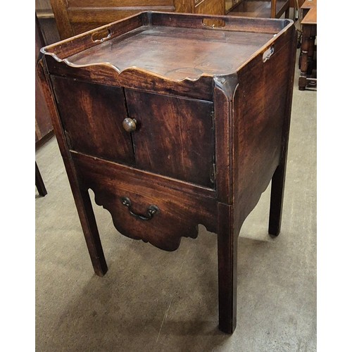 136 - A George III mahogany tray top night stand