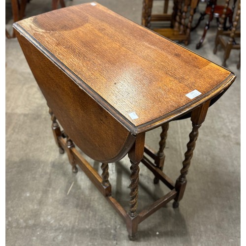 171 - An early 20th Century oak barleytwist gateleg table