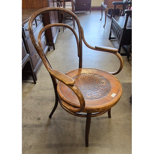 148 - An early 20th Century Austrian Mundus beech bentwood elbow chair