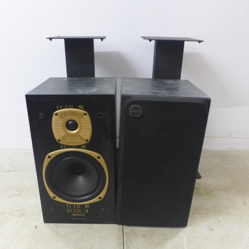 2107 - A quantity of stereo equipment including a Ariston Q deck turntable, a NAD 3020e stereo amp, an Onky... 