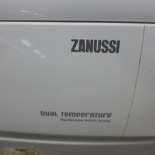 2116 - A Zanussi ZDC 37200w dual temperature 7kg dryer