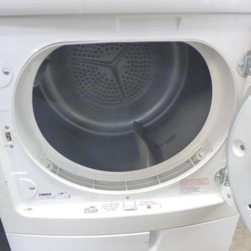 2116 - A Zanussi ZDC 37200w dual temperature 7kg dryer