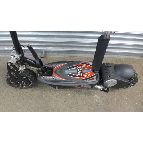 2124 - An Evo Powerboards Evo 800W all-terrain electric scooter with front and rear suspension - sold with ... 