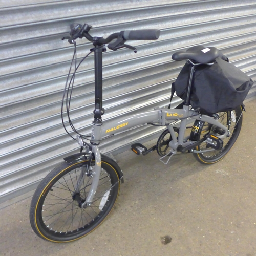 2136 - A Raleigh Evo Two folding City Bike with Shimano Revoshift gear set, panier rack and carry bag