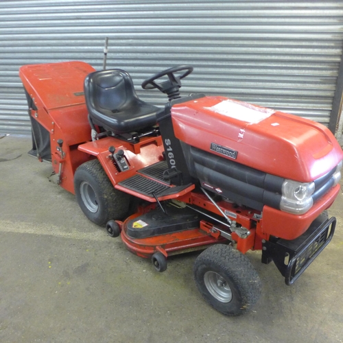 2151 - A Westwood S1600 ride on mower with automatic transmission with a Briggs and Stratton engine, twin b... 