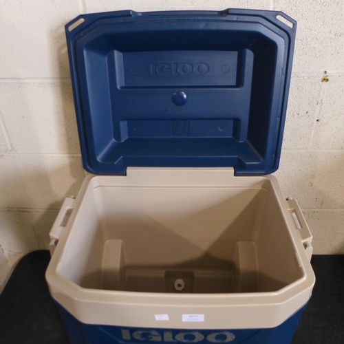 6015 - Igloo 62Qt Wheeled Cooler (Damaged Handle)  (332-104) *This lot is subject to vat