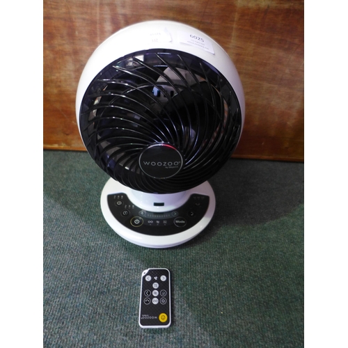 6025 - Iris Woozoo Desk Fan with Remote and power lead (332-95) *This lot is subject to vat