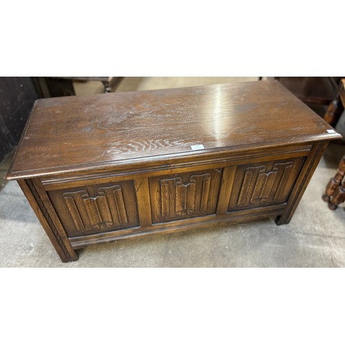 193 - An early 20th Century carved oak linenfold blanket box