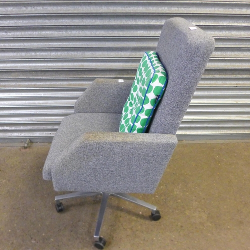 2133 - A grey fabric swivel chair