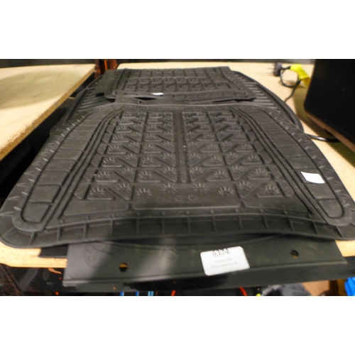 6374 - Michelin Rubber Car Mat Set  (Md980-16)   (332-178) *This lot is subject to vat