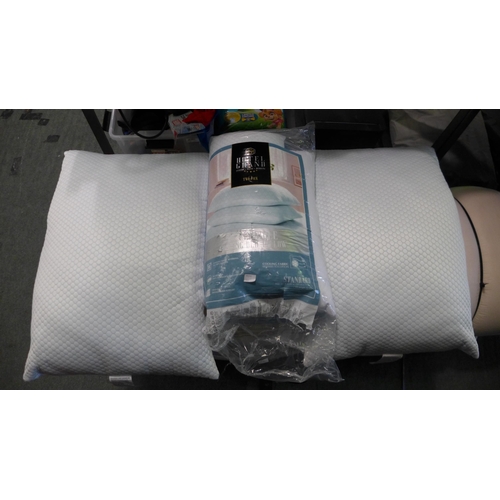 6377 - 3 x Hotel Grand Reversible Summer/Winter Pillows (332-215,216) *This lot is subject to vat