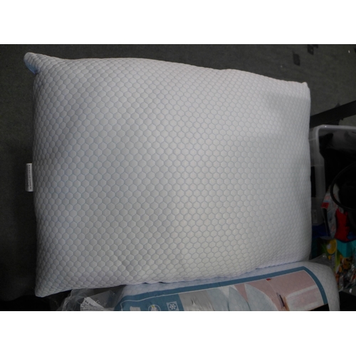 6377 - 3 x Hotel Grand Reversible Summer/Winter Pillows (332-215,216) *This lot is subject to vat