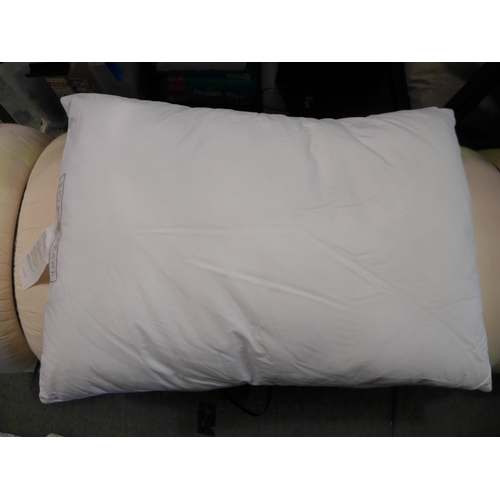 6377 - 3 x Hotel Grand Reversible Summer/Winter Pillows (332-215,216) *This lot is subject to vat