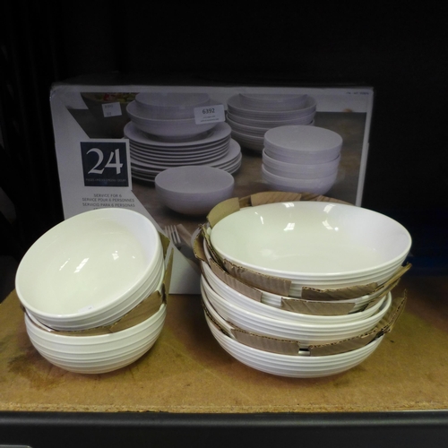 6392 - Mikasa Porcelain 'Swirl' Dinnerware  (332-212) *This lot is subject to vat