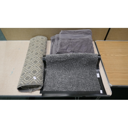 6320 - Washable Indoor Mat, Multy Floor Runner, Grey Grandeur Bath Towels  (332-33,50,58,59) *This lot is s... 