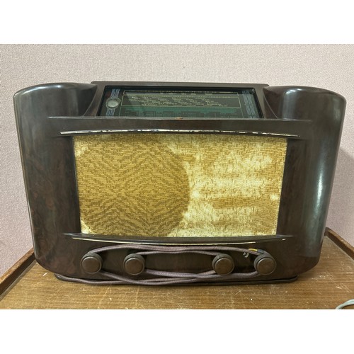 306A - A Philips Bakelite radio