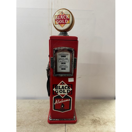 2061 - A Black Gold Alabama Fuel Company model fuel pump with shelves inside