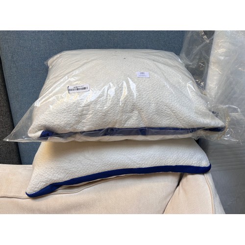 1483 - A pair of memory foam pillows