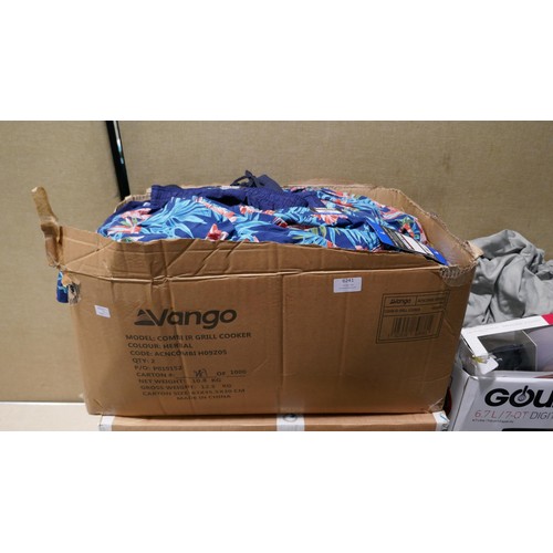 6241 - Box of miscellaneous clothing (332-827)   * This lot is subject to vat