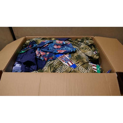 6241 - Box of miscellaneous clothing (332-827)   * This lot is subject to vat