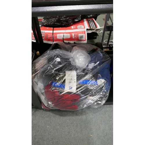 6282 - A Bag of miscellaneous clothing, RRP £ 389.77 (322-547) *This lot is subject to Vat