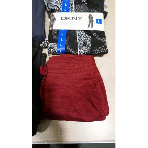 6282 - A Bag of miscellaneous clothing, RRP £ 389.77 (322-547) *This lot is subject to Vat