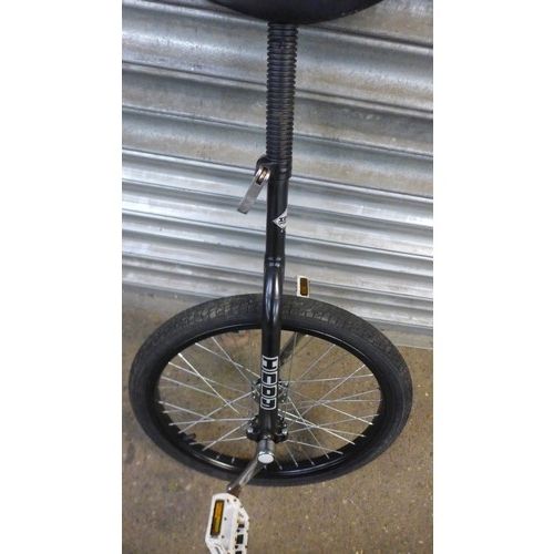 2142B - An Inoy unicycle  * Police repossession