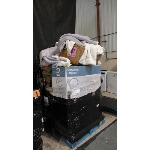 6349 - Large Pallet of Misc Clothing, RRP £ 11,091   (332-338-352) *This lot is subject to vat