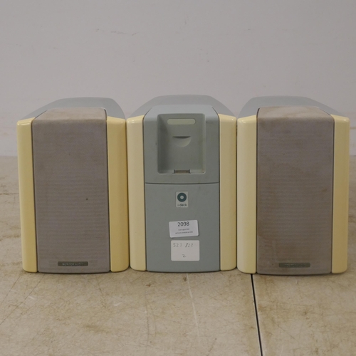 2083 - An i-deck ipod dock speaker system and a quantity of stereo equipment including a Trio KD-34R Automa... 