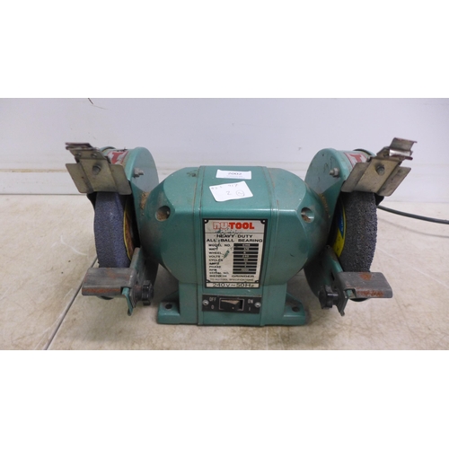 2002 - A Record No. 0 bench vice and a Nu-tool CH6 bench grinder