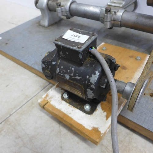 2005 - A vintage 2ft mounted wood turning lathe (Failed PAT test due to earth continuity)