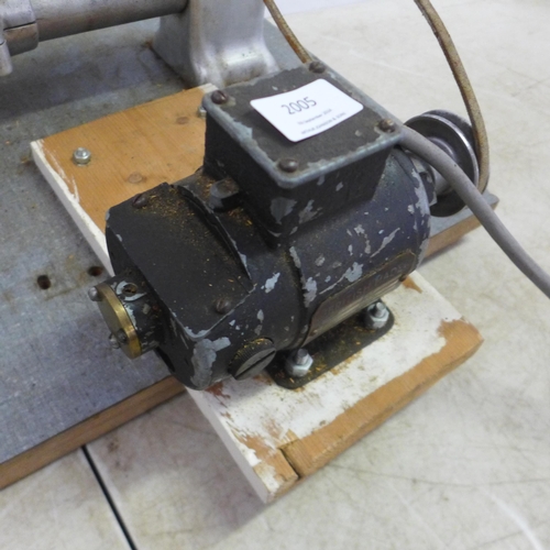 2005 - A vintage 2ft mounted wood turning lathe (Failed PAT test due to earth continuity)