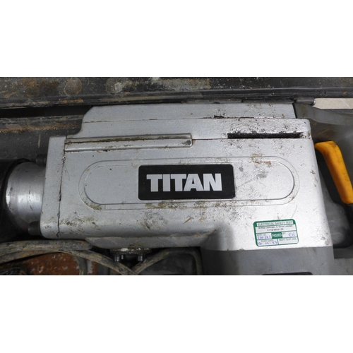 2010 - A Titan TTB280 RH, 240V electric breaker in case