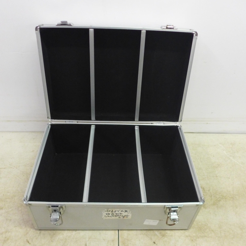 2031 - An aluminium flight case