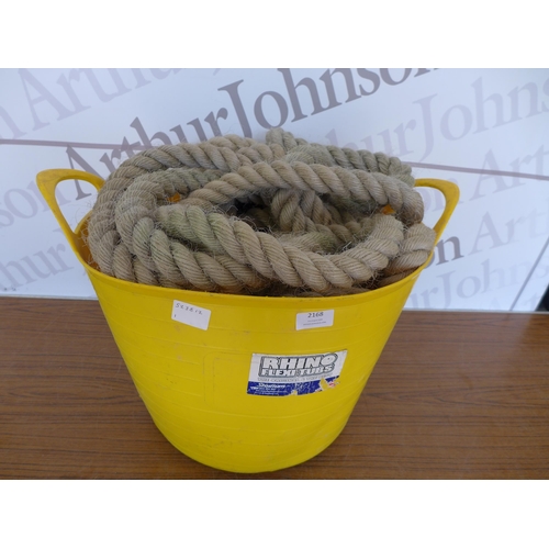 2282 - A length of heavy duty synthetic decking rope and a plastic flexi-tub