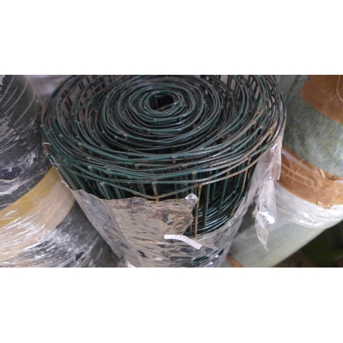 2185 - A roll of artificial grass, a roll of metal fencing and a roll of rubber matting