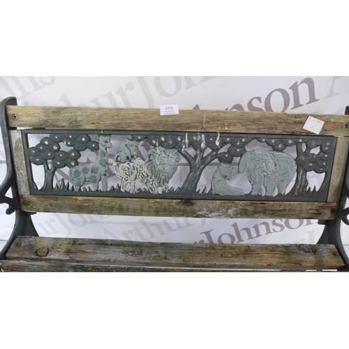 2203 - A kid's garden bench