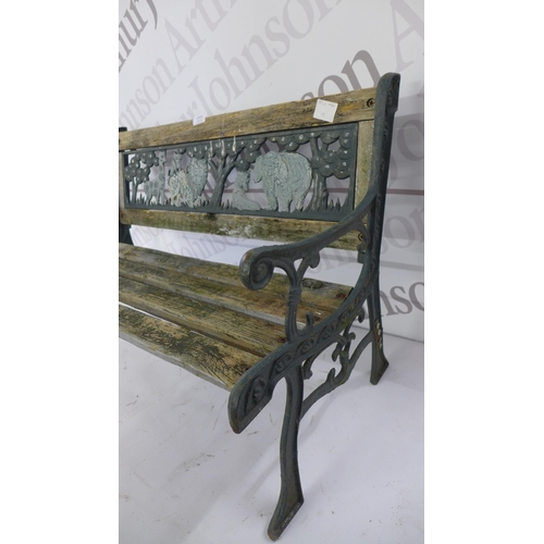 2203 - A kid's garden bench