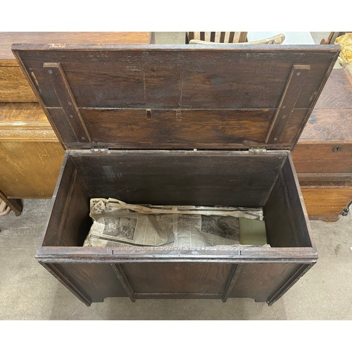 257 - An oak blanket box