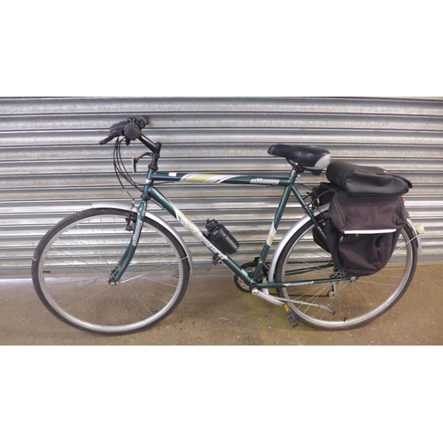 2134 - An Albany Freespirit hybrid touring bike complete with saddle bag and tool kit and drinks bottle