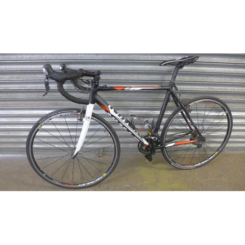 2140 - A B-twin CX Cyclo Cross men’s road bike with heat treated aluminium frame, Tektro RL721 brakes, Shim... 