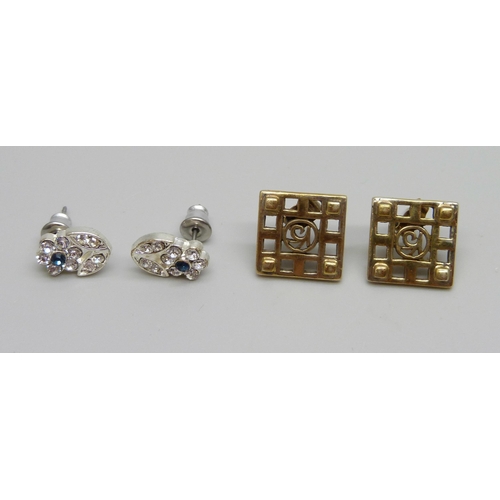 1006 - A pair of silver gilt earrings and a pair of costume earrings