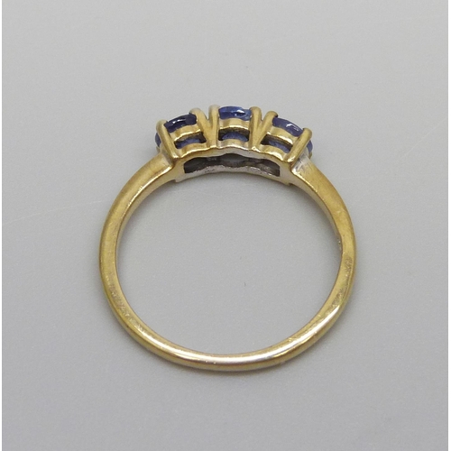 1009 - A silver gilt tanzanite three stone ring, N