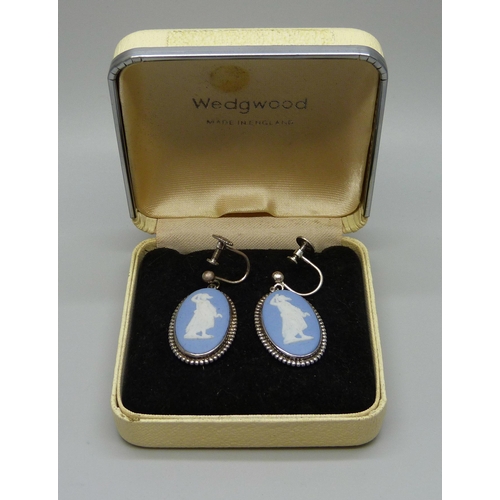 1016 - A pair of silver mounted Wedgwood drop earrings, boxed