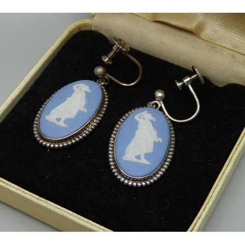 1016 - A pair of silver mounted Wedgwood drop earrings, boxed