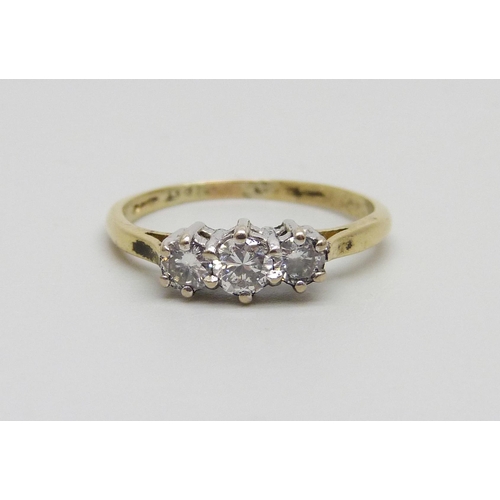 1020 - An 18ct gold diamond trilogy ring, 2.4g, O