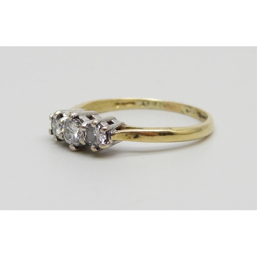 1020 - An 18ct gold diamond trilogy ring, 2.4g, O