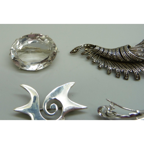 1026 - Six silver brooches, all test as silver, 43g