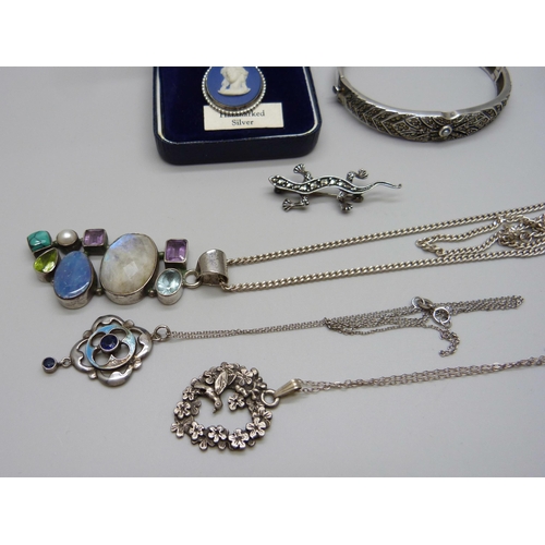 1027 - A collection of silver and white metal jewellery including an enamel and stone set drop pendant (a/f... 